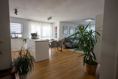 Moderne und helle 3-Zimmer-Wohnung mit Balkonblick auf die Achalm