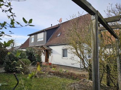 Wir bieten an: Schöne 3-Zi-DHH mit EBK und Garten in Schandelah. Perfekt für 1 - 2 Personen.