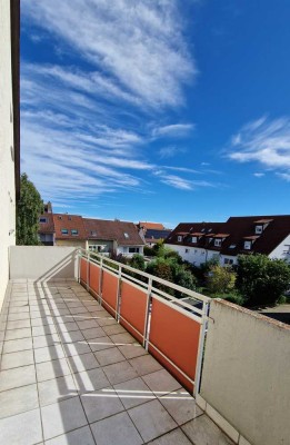Helle 3,5-Zimmer-Wohnung mit Balkon im 2. OG in Neu-Ulm Pfuhl  mit Garage