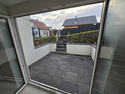 in Hilsbach: helle 3-Zimmer Souterrain-Wohnung mit Terrasse und eigenem Garten