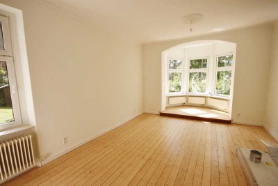 == Gemütliche Erdgeschosswohnung für Altbauliebhaber! ==