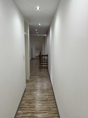 Günstige 5-Zimmer-Doppelhaushälfte mit gehobener Innenausstattung und EBK in Augsburg Bärenkeller