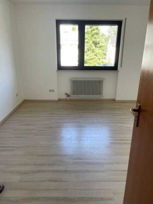 Geschmackvolle, modernisierte 3-Zimmer-Wohnung mit gehobener Innenausstattung mit Balkon in Kriftel