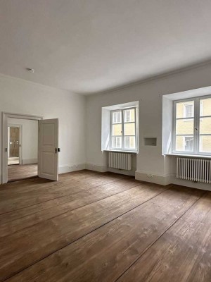 Katip | sanierter Altbau - 5-ZKB-Wohnung in der Maximilianstraße – WG- & familiengeeignet
