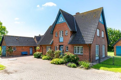 Stilvolles Ferienhaus (3 Wohneinheiten)  im Herzen von Borgsum mit einem Haupt -und Nebenhaus