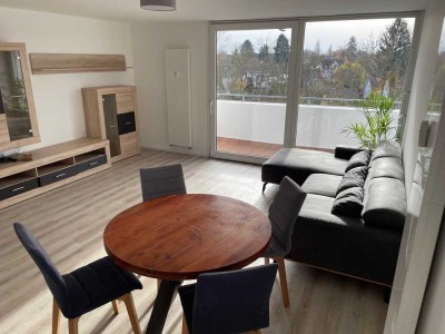 Expats welcome – Frisch renovierte möblierte 2-Zimmer Wohnung mit Balkon im 5. OG in Bad Homburg