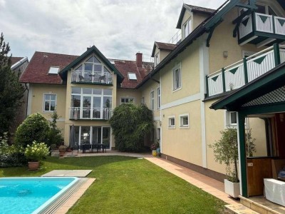 Großzügige 3-Zimmer Altbauwohnung mit Balkon und Pool - 122m²
