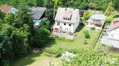Freistehendes Einfamilienhaus mit großem Traumgarten und vielseitigem Raumangebot