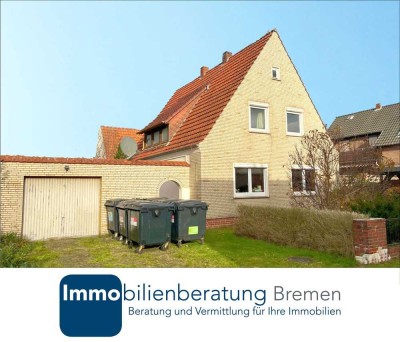 Zweifamilienhaus mit Potential auf großem Grundstück