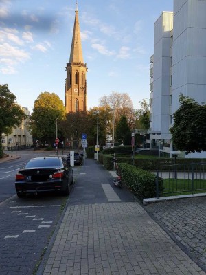 Helle 2-Zimmer-Wohnung in Bonn-Bad Godesberg mit Balkon und Blick auf die Godesburg von Privat