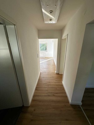 Renovierte 2-Zimmer Eigentumswohnung inkl. SP u. Balkon, in ruhiger Lage