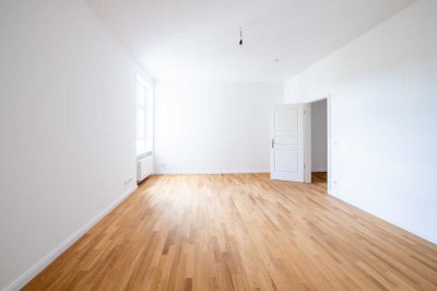 Steglitzer Bestlage: Sanierte 3-Zimmer-Gründerzeit-Wohnung mit Aufzug – Balkon – hochwertiges Bad