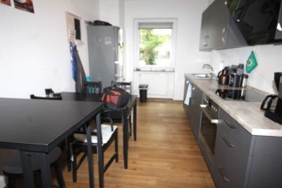 Moderne 3-Zimmer-Wohnung mit Wohnküche und Loggia in Düsseldorf-Golzheim