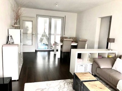 Exklusive, neuwertige 3,5 Zimmer-Whg. mit Balkon und EBK in Feldkirchen - provisionsfrei