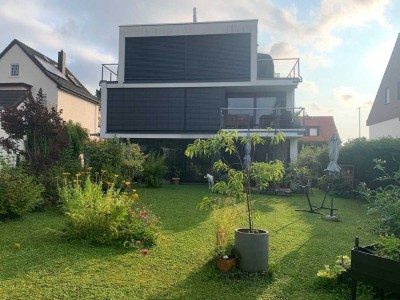 Moderne Erdgeschoss Wohnung mit Garten in Bauhausstil