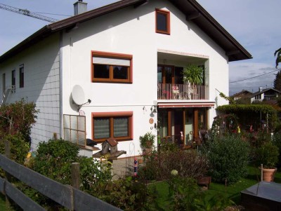 Schöne Erdgeschosswohnung mit Garage, Terasse und Garten in 86983 Lechbruck am See