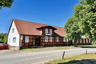 Reiterhof mit liebevoll sanierten Gebäuden und Wiesen