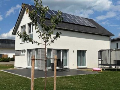 Neuwertiges energieeffizientes Einfamilienhaus mit Garage und großem Grundstück nähe Abtsgmünd