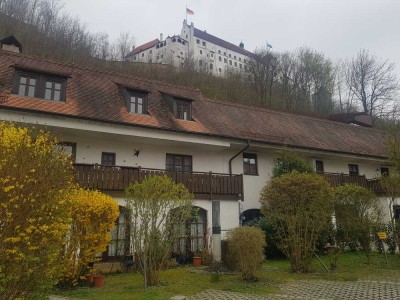 Ruhige 3-Zimmer Wohnung im Grünen mit überdachten Außenstellplatz direkt im Zentrum von Landshut