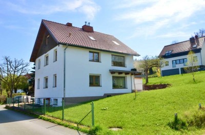 Wohlfühl-Oase für zwei Generationen – hochwertig saniertes Zweifamilienhaus in Bad Köstritz