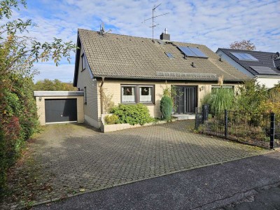 Geräumiges, freistehendes Einfamilienhaus mit 5 Zimmern, Garten und Pool in Remscheid Struck