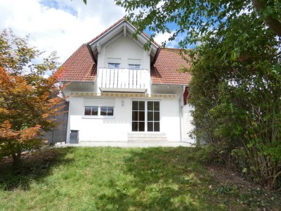 Gepflegte DHH, mit Terrasse und Garten, ruhige Lage