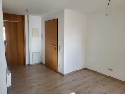 Helle frisch renovierte 2-Zimmer-Wohnung mit Balkon in Sindelfingen