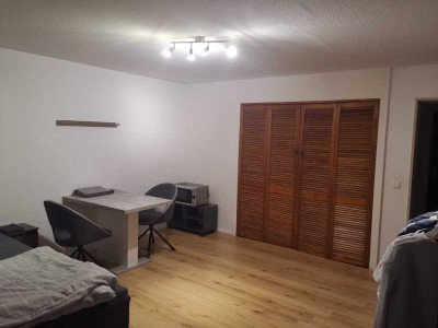 1-ZKDB App- mit kl. Kü, teilmöbl. mit Stellpl. u. Keller in St-Weilimdorf von privat