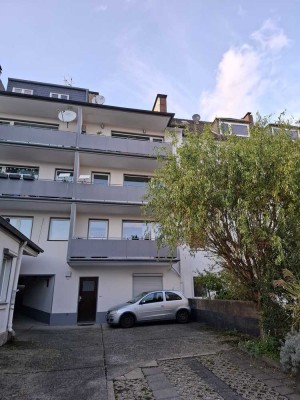 Helle 2-Zimmer Wohnung mit Balkon mitten in der Solinger-City.