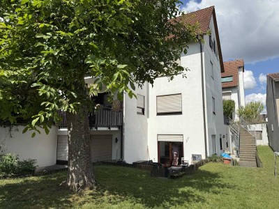 Top Lage! Helle 2,5 Zimmer-Wohnung, schöner Garten, Terrasse, Einbauküche und Tiefgaragenstellplatz