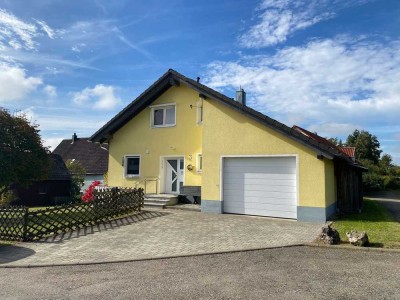 Einfamilienhaus in grüner Stadtrandlage mit Garage, Wintergarten und großflächigem Garten