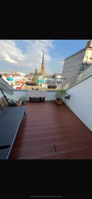 Sonnige Dachterrassen Wohnung mit Wohnküche, WG geeignet