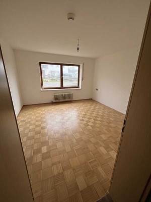 Helle 3-Zimmer-Souterrain-Wohnung mit Terasse und Garten