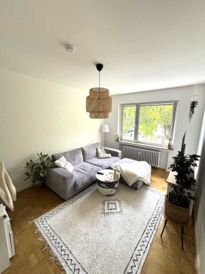 Gerresheim! Sanierte 2 Zi.-Wohnung mit Balkon und großer Wohnküche