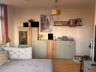 Stilvolle 2-Zimmerwohnung in wunderschöner Villa mit Balkon