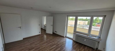 Sonnige 2-Zi-Whg mit Südbalkon in Top-Lage von Pasing mit direkter Nähe zur neuen U-Bahn am Knie