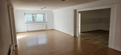 Zentrale und helle Souterrainwohnung in Brühl