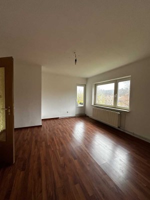 Sanierungsbedürftige Wohnung mit Balkon und Stellplatz in bester Lage