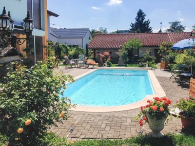 Ferienfeeling Zuhause! – Ihr Rückzugsort mit Pool und Traumgarten!