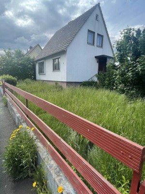 Kleines freistehendes Einfamilienhaus mit großem Grundstück in bester Lage in Hofgeismar