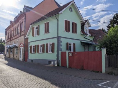 Schönes Haus mit vier Zimmern und Garten im Ortszentrum Niedernhausen