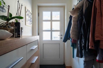 4-Zimmer-Wohnung mit Garten und 2 Garagen