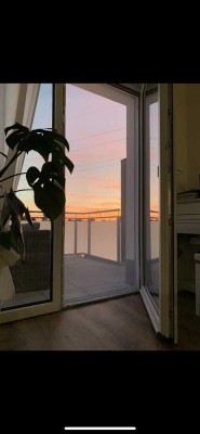 schöne 1-Zimmerwohnung mit Ausblick und großem Balkon direkt bei der S-Bahn