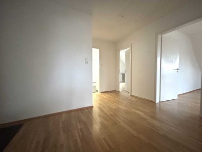 Gepflegte und gut geschnittene 3-Zimmer-Wohnung mit überdachter Dachterrasse in St. Leon-Rot