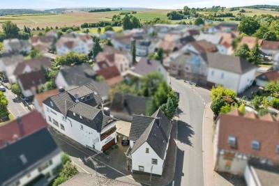Zwei Einfamilienhäuser mit ehemaliger Werkstatt und Garage – lohnendes Ensemble in attraktiver Lage