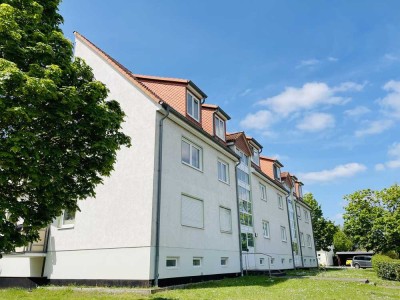 Ab 01. 10. frei! Sanierte 2-Zi.-Whg. mit Einbauküche & PKW-Stellplatz