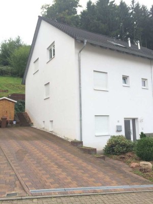 Günstige, gepflegte 4-Raum-Doppelhaushälfte mit EBK in Kaiserslautern Erlenbach Erlenbach