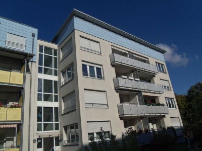 Top Wohnung mit Balkon und EBK