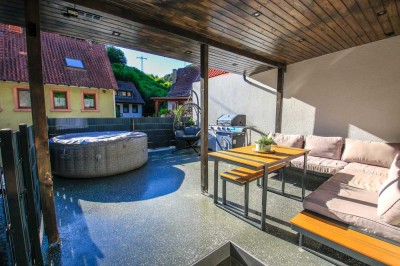 Modernes Einfamilienhaus mit Traumterrasse, Garage und Blick auf die Hardenburg in Bad Dürkheim