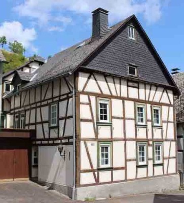 Manubach/Mittelrheintal - Dein Heim kann dir die Welt ersetzen, doch nie die Welt dein Heim